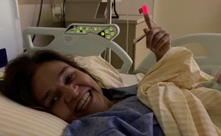 Cláudia Rodrigues durante sua hospitalização, em São Paulo. (Foto: Reprodução/Instagram)