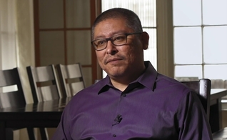 Casey Diaz conta a história de sua conversão em um livro recém-lançado. (Foto: Reprodução/CBN News)