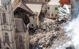 Igreja Luterana foi destruída após prédio desabar no Largo do Paissandu, em São Paulo. (Foto: Marivaldo Oliveira/Código19 /Agência O Globo)