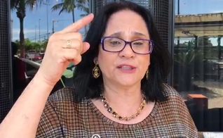 Ministra Damares grava vídeo em Aracajú: “Fico no governo até quando o presidente Bolsonaro quiser”. (Foto: Reprodução/Vídeo)