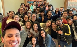 Guilherme Batista (primeiro plano) em evento da célula Good News na universidade Centennial, com Guilherme Batista. (Foto: Divulgação/Good News).