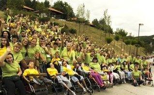 Organização cristã Hanina Nada trabalha com crianças com deficiências e suas famílias. (Foto: Reprodução/Hanina Nada).
