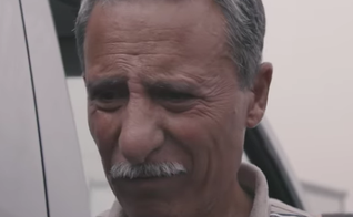 Cristão iraquiano testemunha milagre vivido após ser torturado pelo ISIS. (Foto: Reprodução/YouTube/Fox News)