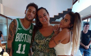 Neymar ao lado da mãe, Nadine e da irmã, Rafaella. (Foto: Reprodução/Instagram/@nadine.goncalves)