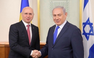 Primeiro-ministro de Israel, Benjamin Netanyahu, em reunião com o premiê da Moldávia, Pavel Filip, em 2017. (Foto: GPO/Amos Ben-Gershom)
