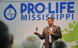 Robert Foster, candidato republicano a governador de Mississipi, em foto de campanha. (Foto: Reprodução/Twitter)