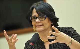 Ministra Damares Alves em audiência pública na Câmara dos Deputados. (Foto: Marcelo Camargo/Agência Brasil)