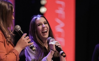 Pattie Mallette contou seu testemunho na Conferência Global, promovida pela Comunidade das Nações. (Foto: Facebook/Conferência Global)