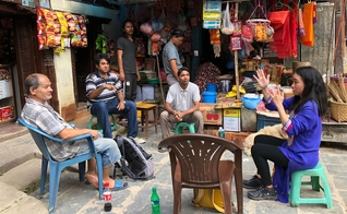 Surdos ouvem histórias bíblicas no Sul da Ásia. (Foto: Reprodução/IMB)