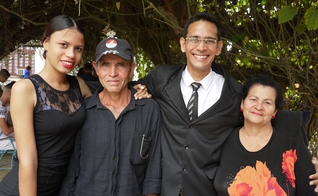 Pr. Ricardo Fernandez Izaguirre (terceiro à direita). (Foto: Reprodução/CSW)