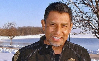 O pastor Alfrery Líctor Cruz Canseco foi morto na igreja. (Foto: Reprodução/NVI Notícias)