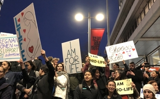 Protestos contra legislação favorável ao aborto, em Sydney. (Foto: Reprodução/Eternity)