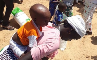 Milhares de cristãos em Burkina Faso são deslocados e destituídos de suas terras por causa das ameaças terroristas. (Foto: Reproduçãp/Barnabas Fund)