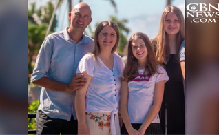 Torben Sondergaard e família. (Foto: Reprodução/CBS News)