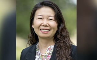 Hongyi Yang hoje é cristã e professora de Teologia. (Foto: Reprodução/SWBTS)