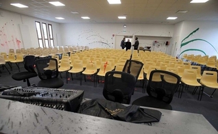 Igreja Assembleia de Deus em Anguleme, França, depois de ser vandalizada, em março de 2019. (Foto: Reprodução/Charante Libre)