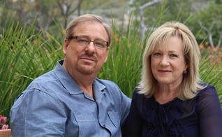 Kay e Rick Warren. (Foto: Reprodução/Saddleback)