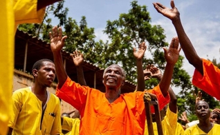 Presos se entregam a Jesus em evento evangelístico. (Foto: Reprodução/UG News)