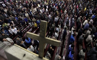 Cristãos em igreja nos arredores do condado de Qingxu, norte da China. (Foto: Reprodução/Reuters)