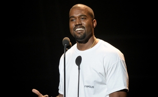 Kanye West se apresenta no MTV Video Music Awards de 2016, em Nova York. (Foto: Jeff Kravitz/FilmMagic) 