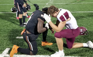 Os atletas Gage Smith e Ty Jordan oraram juntos após jogo de futebol americano. (Foto: Takka Jordan)