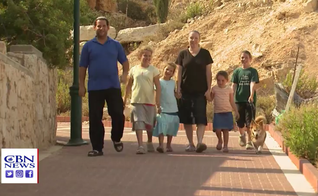 Famílias israelenses em assentamento da Cisjordânia. (Foto: Reprodução/CBN News)