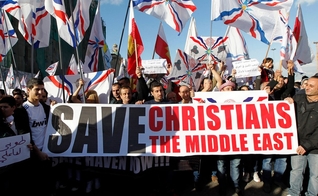Protestos de cristãos contra perseguição no Oriente Médio em frente à ONU em Beirute. (Foto: Reprodução/EPA)