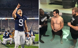 Trace McSorley sendo batizado pelo capelão Johnny Shelton na piscina do time. (Foto: Reprodução/Instagram)