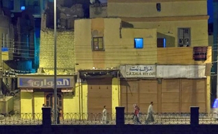 Fachada de prédio residencial em vila do Egito. (Foto: Reprodução/God Reports)