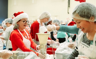 Cerca de 6.100 voluntários irão se envolver no preparo das refeições. (Foto: Liquid Church)