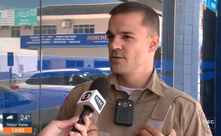 O policial militar Gustavo Rangel decidiu comprar todos os potes de bolo para ajudar os venezuelanos. (Foto: Reprodução/TV Globo)