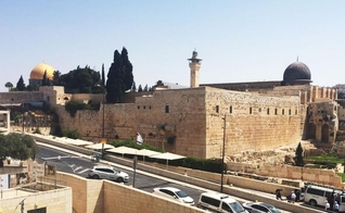 Vista parcial do Monte do Templo, na Cidade Velha. (Foto: Reprodução/CBN News) 