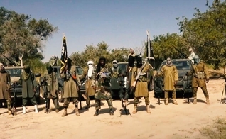 Terroristas islâmicos do grupo Boko Haram na África Ocidental. (Foto: Reprodução/CBN News)