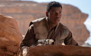 John Boyega em Star Wars. (Foto: Reprodução/Facebook)