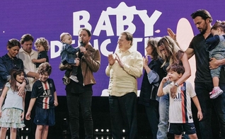 Família Abravanel participa da consagração de filho caçula de Patrícia, na Igreja Batista da Lagoinha de Orlando. (Foto: Reprodução/Instagram)