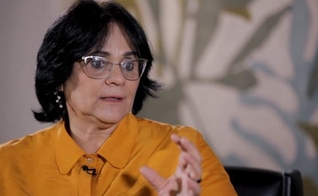 A ministra Damares Alves. (Foto: Elisa Kriezis/BBC)