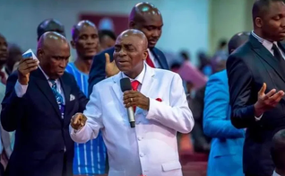 Bispo David Oyedepo, fundador e presidente da Living Faith Church Worldwide, na Nigéria. (Foto: Reprodução/Daily Post)