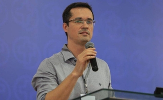 Deltan Dallagnol falou a milhares de evangélicos em Campina Grande, na Paraíba. (Foto: Wellington Junior/Consciência Cristã)