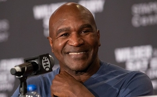 Evander Holyfield é tetracampeão mundial de boxe. (Foto: Esther Lin / Showtime)