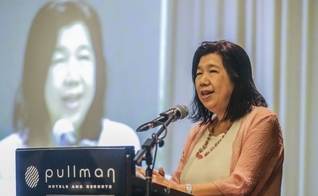 Susanna Liew, esposa do pastor desaparecido Raymond Koh, homenageada por sua incansável busca pela justiça e por pressionar os responsáveis pelo sequestro a serem punidos. (Foto: Reprodução/Firdaus Latif)