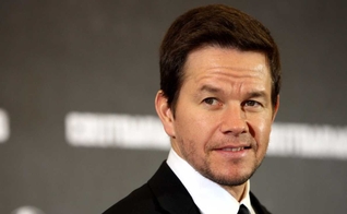 O ator Mark Wahlberg diz que não esconde relacionamento com Deus. (Foto: Adam Berry/DAPD)