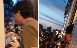 Pastor italiano Carmelo Cancilla pregou a partir de sua sacada na Itália. (Foto: Chiesa Evangelica Sela Siracusa)