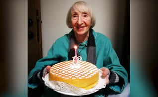 Italica Grondona na comemoração dos seus 102 anos. (Foto: Reprodução/CNN)