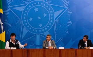 Ministro Luiz henrique Mandetta e equipe do Ministério da Saúde em coletiva de atualização sobre a Covid-19. (Foto: Marcelo Casal Jr/Agência Brasil)