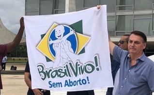 Presidente Bolsonaro levanta bandeira contra o aborto. (Foto: Reprodução/Instagram)
