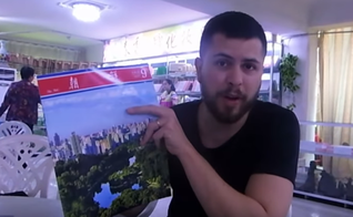 Rafael Diedrich leu trecho da Bíblia escondido dentro de publicação local, na Coreia do Norte. (Foto: Reprodução/YouTube)