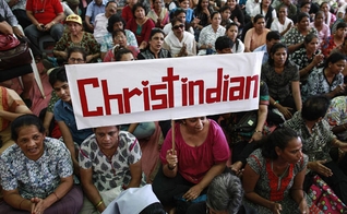Cristãos protestam na Índia. (Foto: Reprodução/ The Express Tribune)
