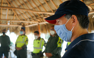 Tearfund ora e entrega alimentos para 500 famílias vulneráveis na Colômbia, como resposta à pandemia de coronavírus. (Edrei Cueto / Tearfund)