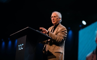 O pastor John Piper fala sobre a relação do coronavírus e a volta de Jesus. (Foto: Desiring God)