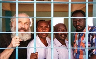 Petr Jasek (à esquerda) e outros cristãos presos por sua fé sob acusações de espionagem em 2015 e mantidos por mais de um ano no Sudão. (Foto: Reprodução/Fox News)